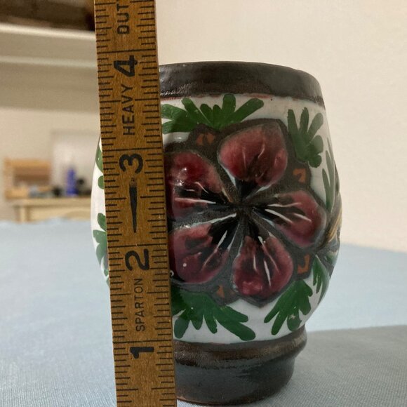 Terracotta Pottery Vase With Flower Design - Picture 7 of 7